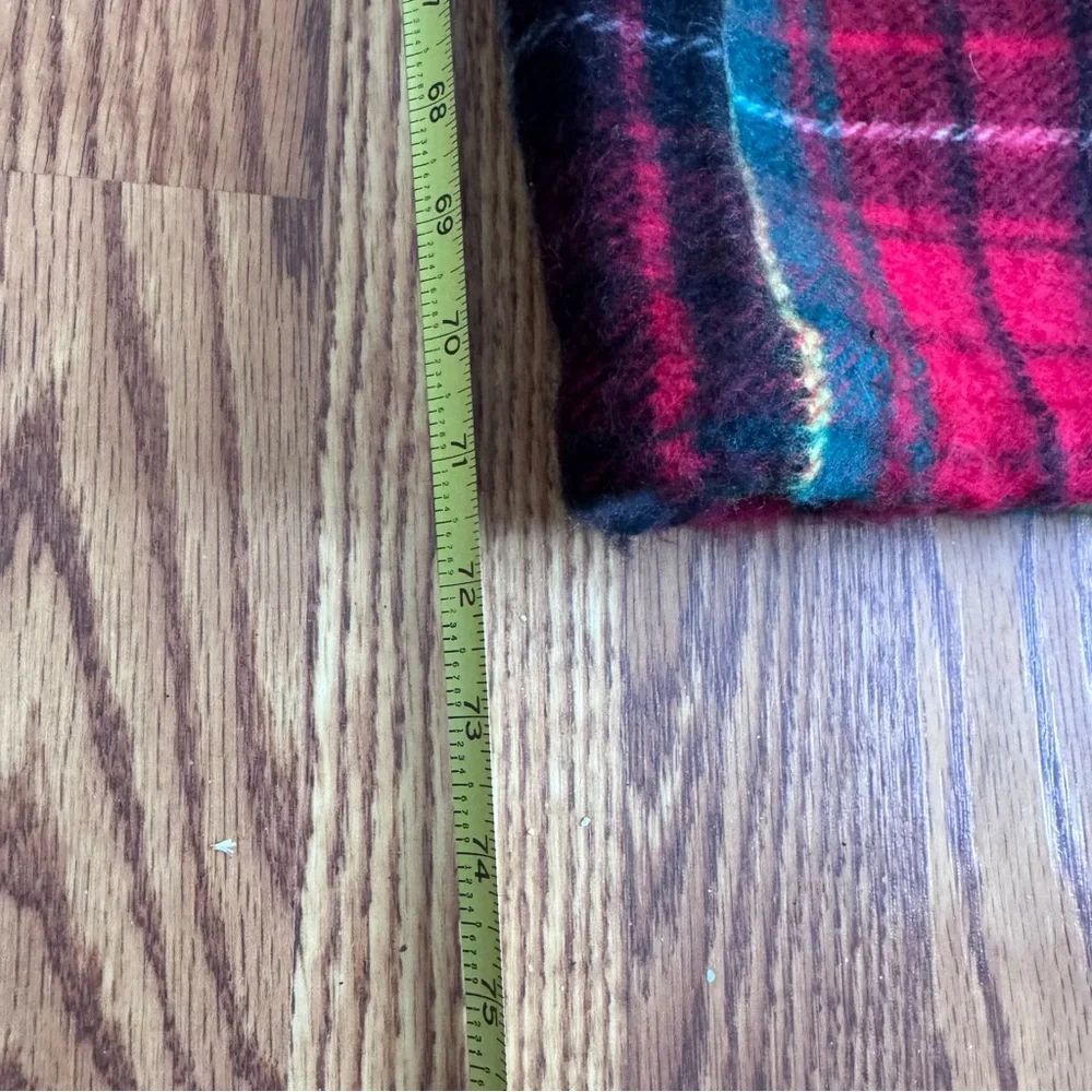 Tennessee Woolen‎ Mills Red  Plaid Stadium Blanket Acrylic Snuggle Wearable Wrap